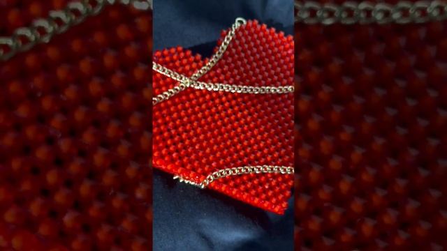 Сумка из бусин в виде сердца покорит каждого❤️? Inst ? manya.bags смотреть онлайн