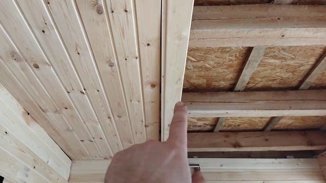 Отделка веранды вагонкой. Часть 2. Как одному прибить шестиметровую вагонку к потолку. смотреть онлайн
