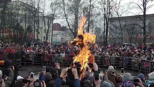 Maslenitsa en Rusia, mi receta de los crepes. La cultura rusa/ Масленица, жарим блины смотреть онлайн