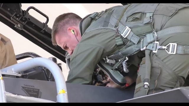 A Ride In The F-15 Fighter Jet! смотреть онлайн