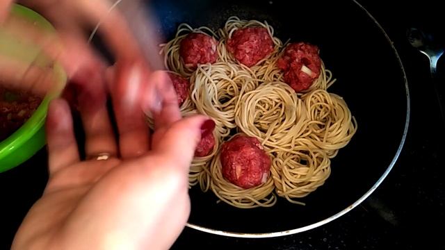 Самый Вкусный Рецепт! Готовим гнёзда из макарон с фаршем! Самый лучший обед или ужин за 30 минут. смотреть онлайн