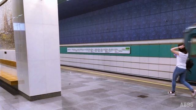 [Ретро-метро]: Составы 81-717.5/714.5 на ст. "Беломорская" смотреть онлайн
