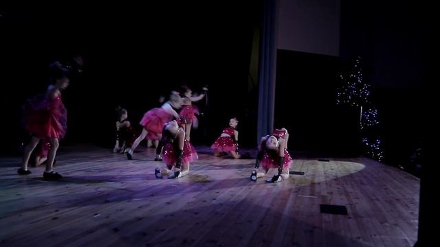 Kids Dance choreography for beginners 7 to 8 years - Latina style - Barbie girl group Latinium смотреть онлайн