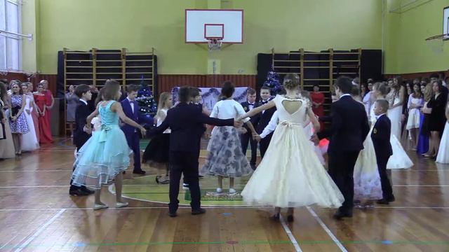 Гимназия 11 г. Королев, Рождественский бал, 5б класс, 27.12.17 г. смотреть онлайн