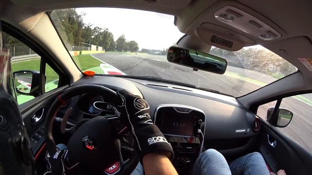 Renault Clio 4 RS TROPHY POV | Monza Trackday |Scaring my friend| 08.10.2016 смотреть онлайн