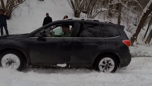 Зимний Off-road Quattro-Москвич и кроссоверы в глубоком снегу, перегрели муфту на Renault Duster смотреть онлайн
