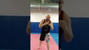 10 трёх ударных комбинаций в боксе с дальней дистанции