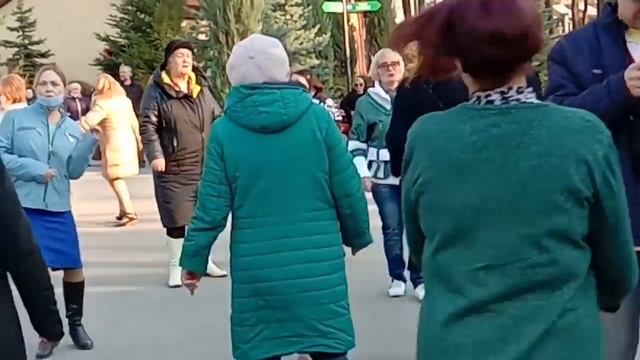 Сына хочу и две дочки!!!Танцы в парке Горького,апрель 2021.