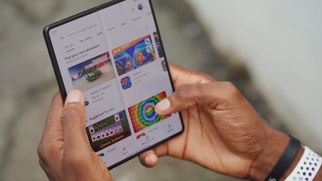 Samsung Z Fold 3 Review: Let's Talk Ambition! смотреть онлайн