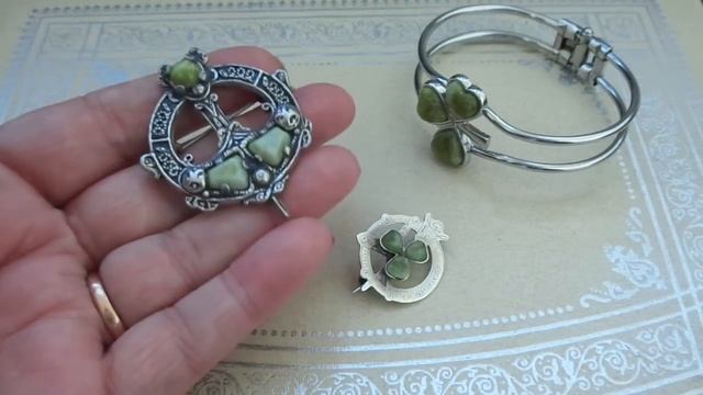 Старинные новинки: удивительные находки и маленькие открытия. Винтажные и антикварные украшения. смотреть онлайн