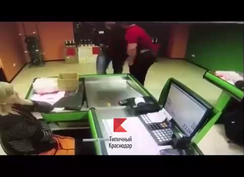 Полицейским отказали в продаже алкоголя и они устроили драку смотреть онлайн