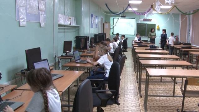 В школе №1 информатику изучают и после уроков смотреть онлайн