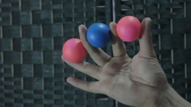 تعلم العاب الخفة # 681 .... Balls techniques ... magic trick revealed смотреть онлайн