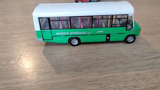 Model review; EFE and Corgi OOC Mercedes Minibuses, plus a toy bus! смотреть онлайн