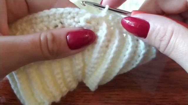 ??? ЭТО ЛЮБИМАЯ ШАПКА ДОЧКИ?? МК Детская шапка крючком своими руками. Узор крючком . Вязание крючко смотреть онлайн