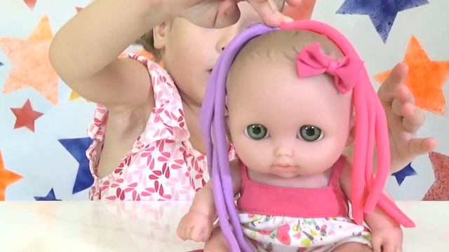 Куклы пупсики делаем прическу. Салон красоты для куклы смотреть онлайн