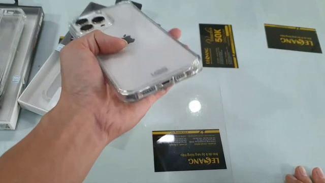 iPhone 14 Pro UAG Plyo Case First Look & Hands On смотреть онлайн