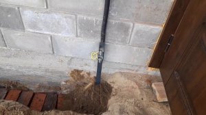 Ввод  в дом силового кабеля под землей(Putting the power cable into the house underground)