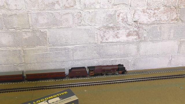 Trying The Tri-ang Wrenn And Hornby Dublo City Of London Locomotives And A City Of Liverpool 3 Rail смотреть онлайн