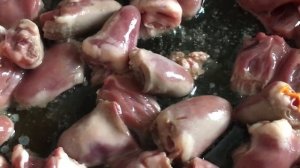 Не успеваю готовить.  Вся семья полюбила это блюдо из Куриных сердечек с фасолью