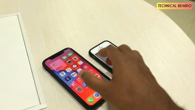 How To Copy Paste Photos Between Apple Devices I iPhone Trick Copy Paste Photos With Three Fingers смотреть онлайн