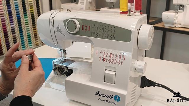 Šití dvojjehlou. Šicí stroj Lucznik Ewa umí šít všechny stehy i dvojjehlou. смотреть онлайн
