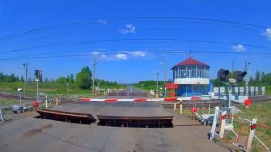 Железнодорожный переезд со шлагбаумом под Зырянкой