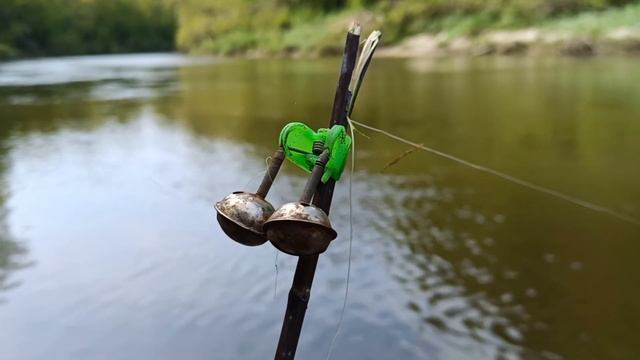 РЫБА КЛЮЁТ И ДУША ПОЁТ! ДИКИЕ МЕСТА! Рыбалка на донку(фидер) 2023. смотреть онлайн