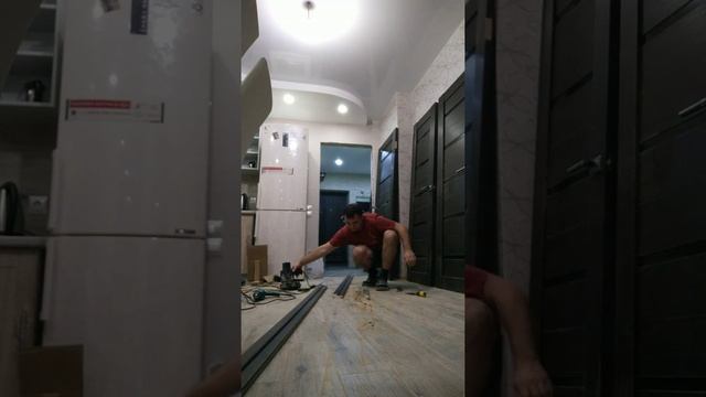 Установка межкомнатных дверей,врезка петель на коробке. смотреть онлайн