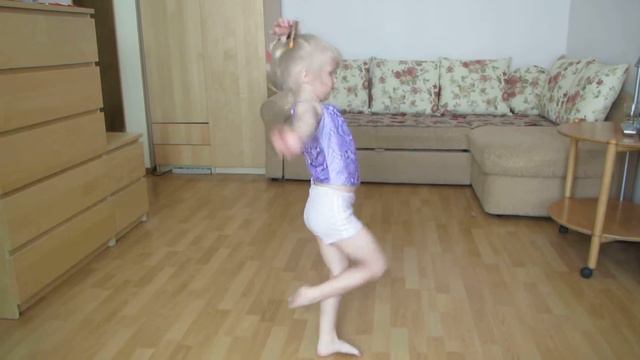 Алиса танцует смотреть онлайн