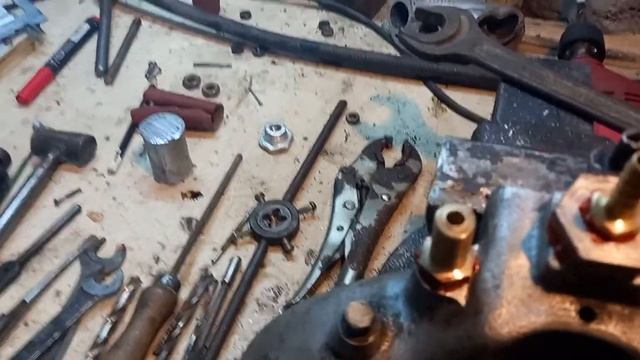 впускной коллектор жигули .трубки закручены. смотреть онлайн