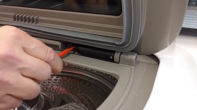Lavatrici LG | Come sostituire la cerniera oblò Smart TWINWash™ Mini смотреть онлайн