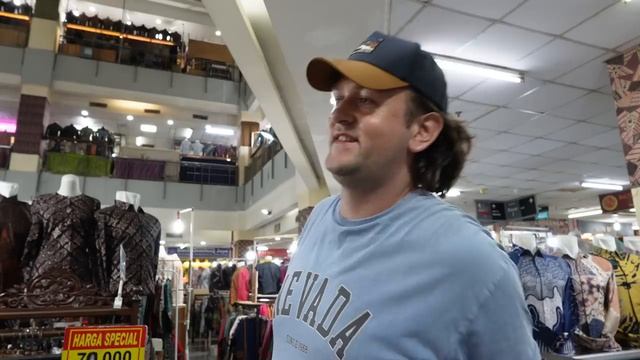 Crazy Jakarta Shopping Spree ?? Indonesian Batik смотреть онлайн