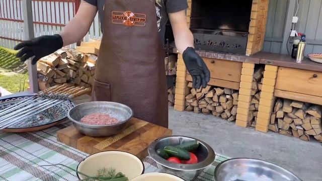 Как насадить люля-кебаб на шампур? Легко! Сочный домашний фарш! смотреть онлайн