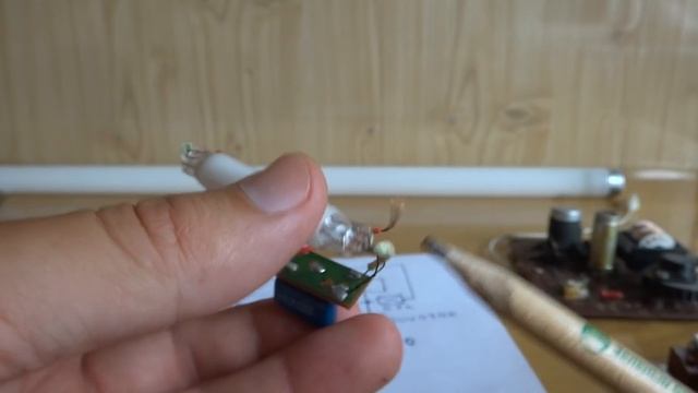 ? ФЕНОМЕНАЛЬНАЯ СХЕМА ⚡ ДЛЯ ЛЮМИНИСЦЕНТНОЙ ЛАМПЫ (продолжение) смотреть онлайн