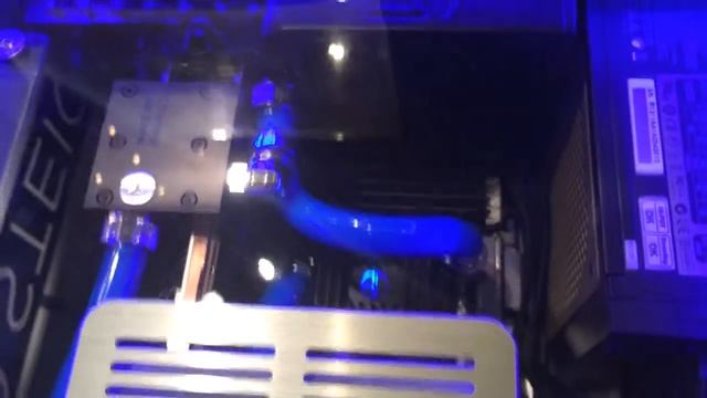 Liquid Cooled LEET Home Theater PC at CES 2014 смотреть онлайн