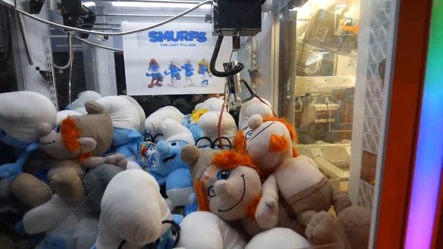 How To Win On RIGGED CLAW MACHINES! || Arcade Games смотреть онлайн