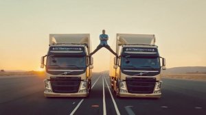 Шпагат Жан Клод Вандам на Volvo Trucks. Van Damme