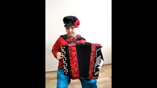Битунов Илья 1 класс О.Шплатова "Паровоз", Красев "Елочка" смотреть онлайн