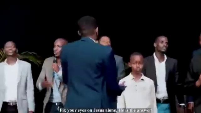 Basirimbye bigeze hagati bararwana?????| Twaganiriye bafatwa n'umwuka bariruka смотреть онлайн