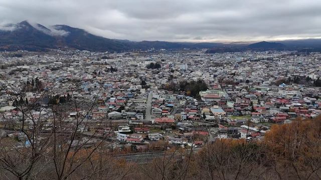 Панорама с вершины парка Аракураяма в Японии. смотреть онлайн