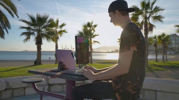 UPERFECT OLED 4K Portable Touchscreen Monitor review by @MaikKleinert