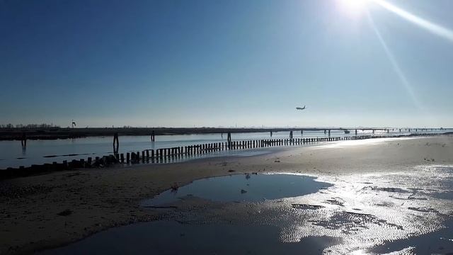 Turkish airlines 737-800 landing at Venice airport VCE смотреть онлайн