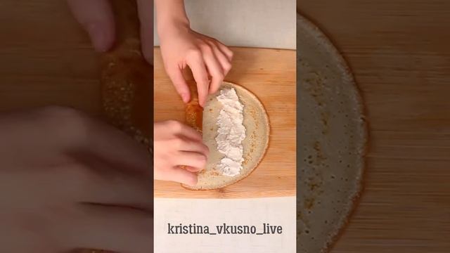 Как завернуть начинку в блины ? ☀️ #масленица #блины #shorts смотреть онлайн