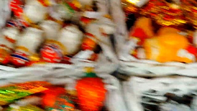 ГУМ новогодний оделся в Гжель.... смотреть онлайн