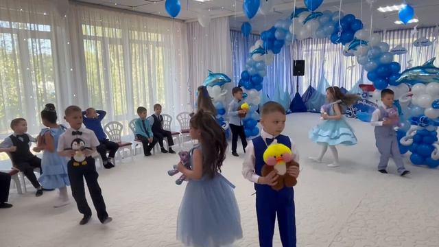 Танец "Игрушки и дети".mp4 смотреть онлайн