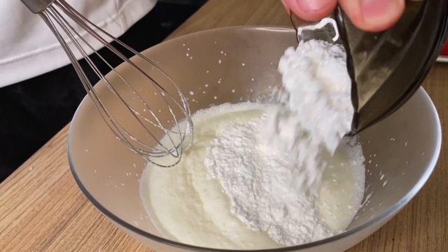 Бисквитный торт с клубникой | Крем из творожного сыра и сливок смотреть онлайн