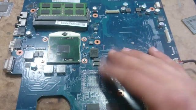 SAMSUNG NP300E5A UMA Enable смотреть онлайн