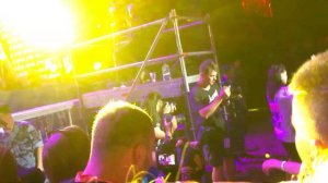 Louna прыгает в фан-зону  (Нашествие 2018)