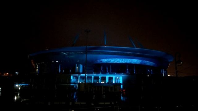 Лазерное шоу на фестивале света на стадионе Санкт-Петербург на Крестовском острове смотреть онлайн